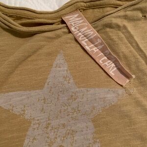 Magnolia Pearl Short Sleeve Gold T with Star Imprint